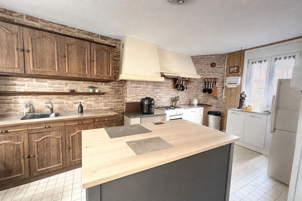 Maison de ville Annoeullin, 140 m2 habitable, avec jardin, 2 logements, 2 garages, fort potentiel...