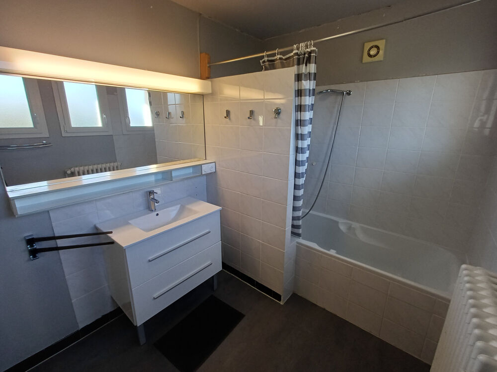 Plougasnou, le Diben, maison 4 chambres sur 670 m2 de terrain, sous sol total.