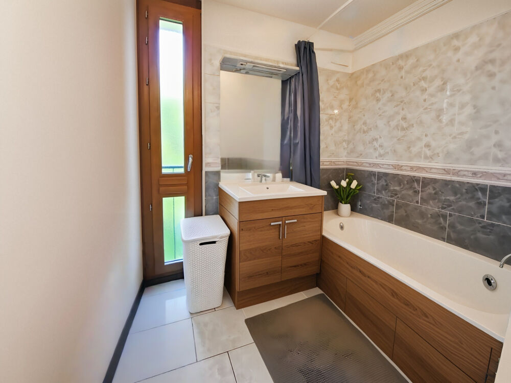 Vente Appartement Appartement F5 traversant de 100 m2 utiles + CAVE + PARKING + 2 BALCONS au 3 ème et dernier étage Chilly mazarin