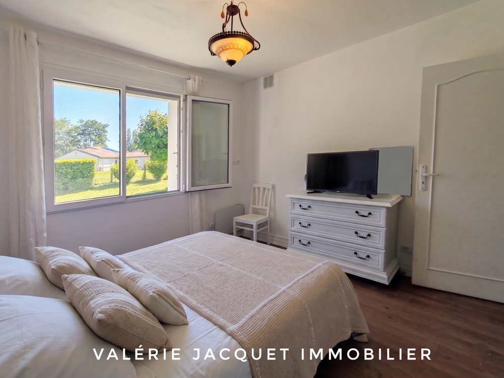 À Moulin-Neuf, maison rénovée en 2025 avec vie de plain-pied et grand terrain constructible