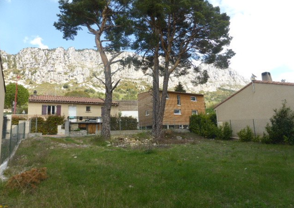 Vente Terrain SÉRANON VILLAGE  :   TERRAIN A BATIR VIABILISE VILLAGE A PIED  EXPOSE PLEIN SUD Seranon