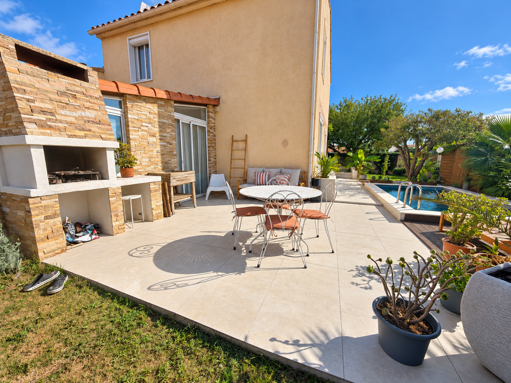 Vente Maison Villa 3 facesT4, R+1, de 117 m2 habitables avec Piscine et Garage St laurent de la salanque