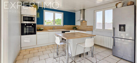   MAISON FAMILIALE 4 CHAMBRES AVEC COUR ET GARAGE AU C�UR DE MEREVILLE Maison - 5 pi�ce(s) - 125 m�
