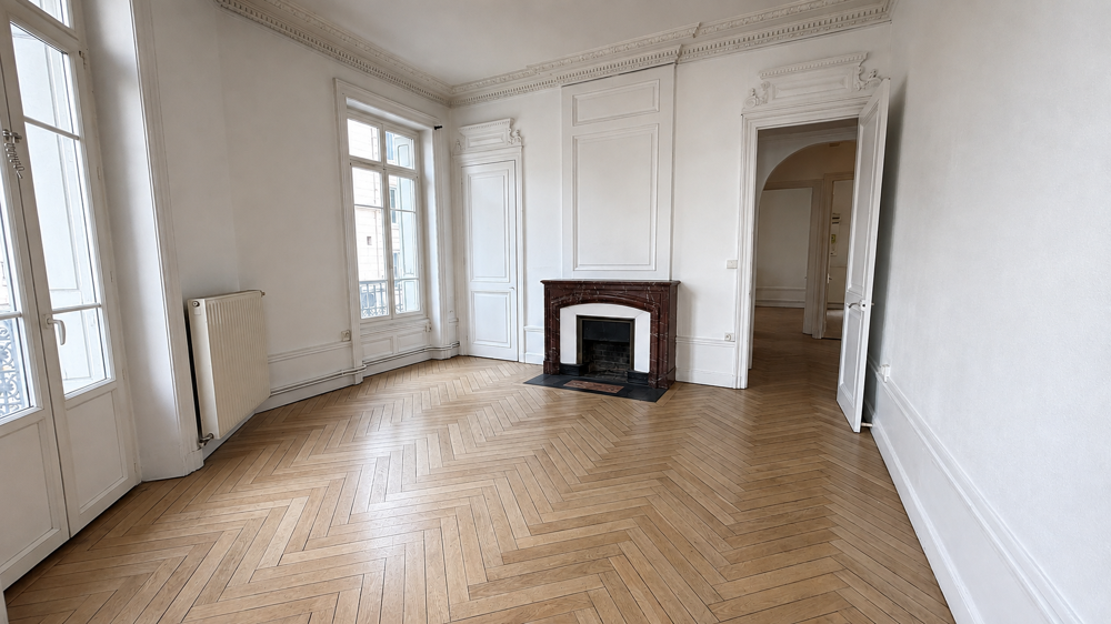 Vente Appartement Superbe appartement type Haussmannien de 100.77m2 avec 3 grandes chambres St etienne