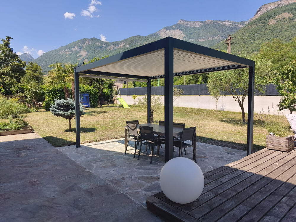Maison rénovée avec goût, 140 m2 sur terrain 960 m2.