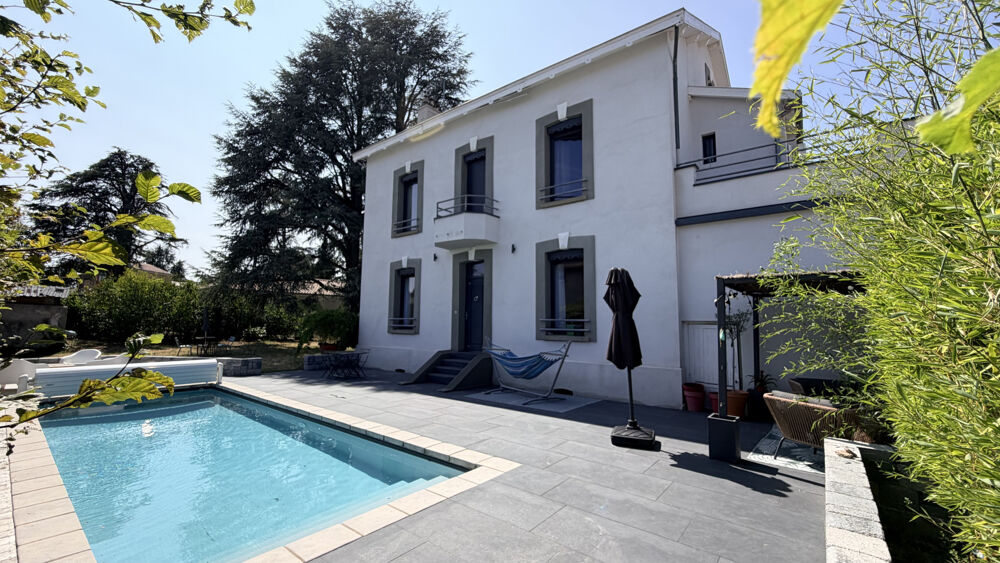 A vendre maison familiale de 195m2 habitables avec piscine sur 1200m2 de terrain