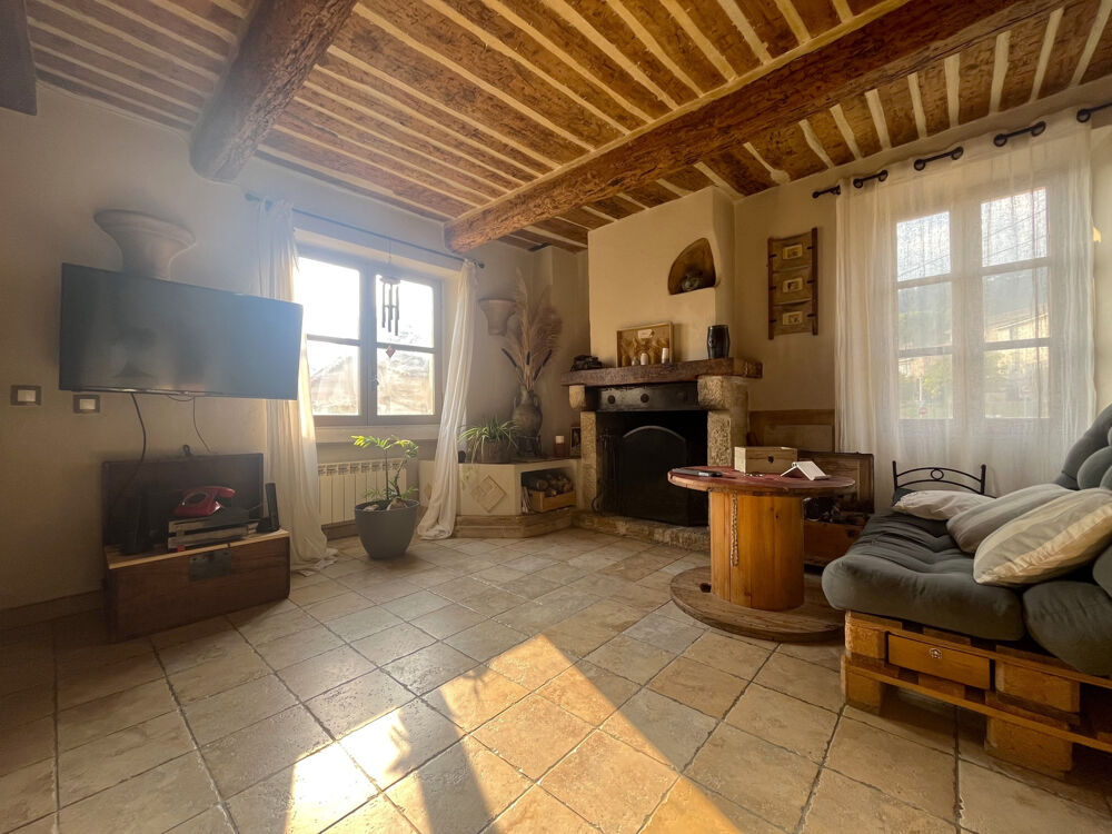 MAISON AVEC TERRAIN ET STATIONNEMENTS PROCHE VILLAGE