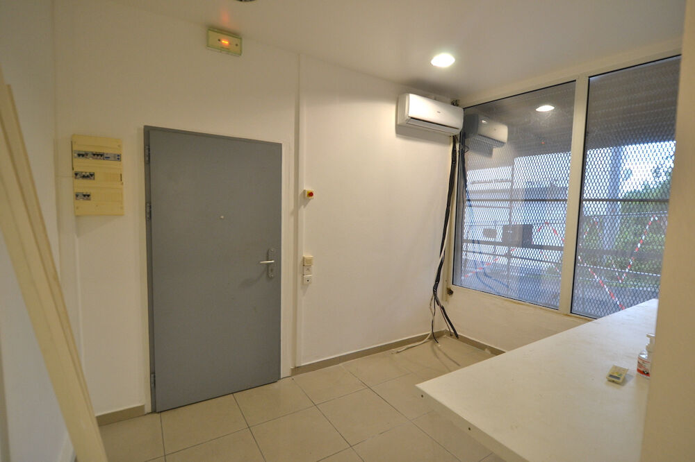 Vente Appartement Bureau rénové en rdc zone franche Pointe a pitre