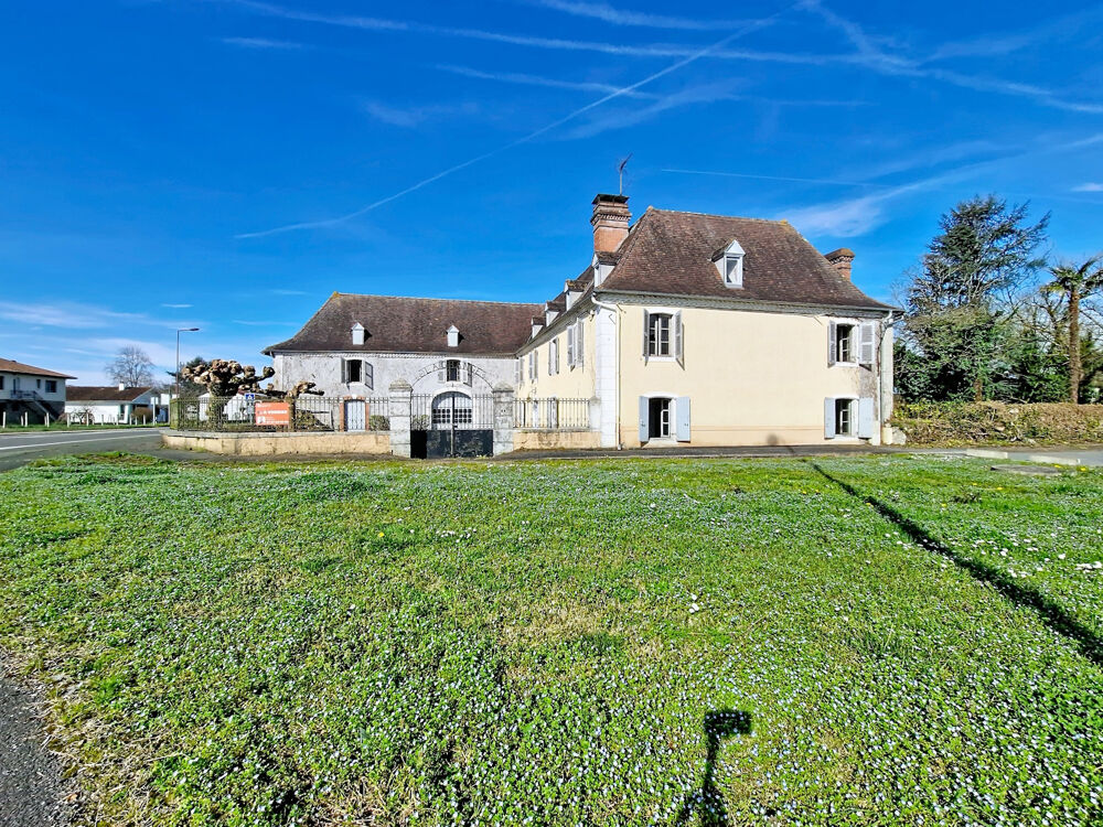 Vente Maison Immeuble de 550 m2   Fort potentiel   Parcelle de 8 573 m2 Guinarthe parenties