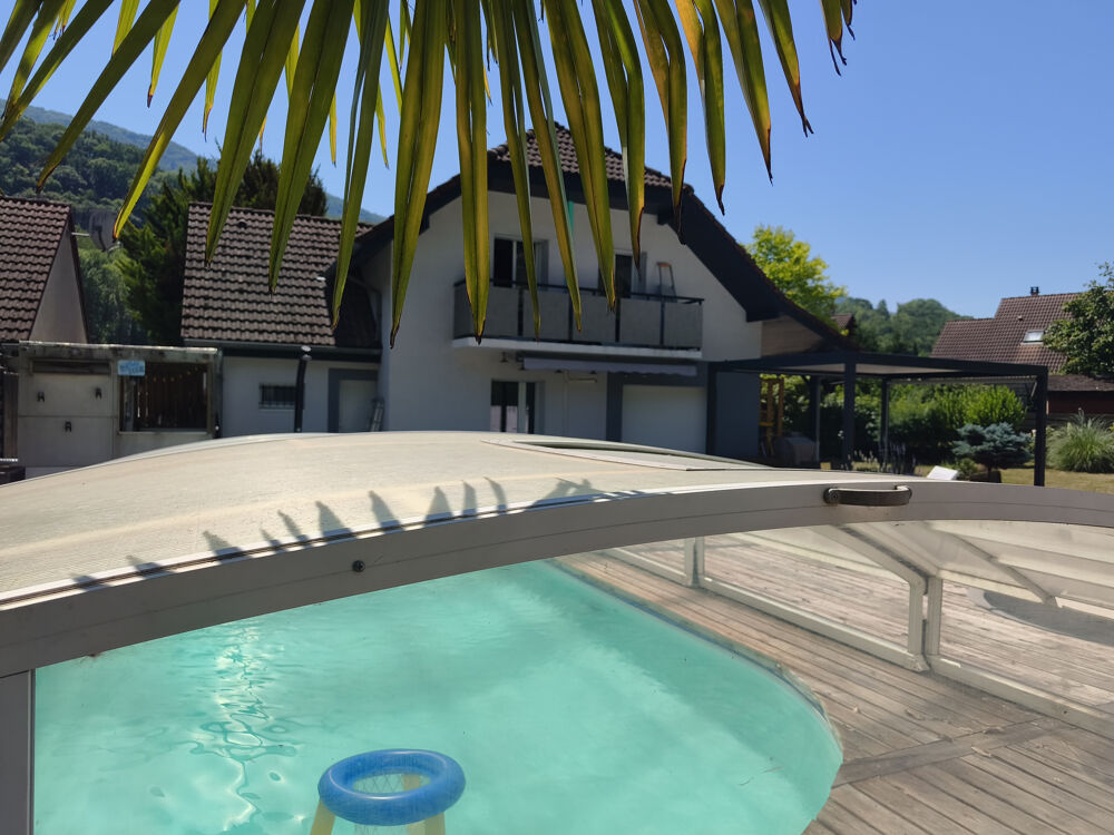 Maison rénovée avec goût, 140 m2 sur terrain 960 m2.