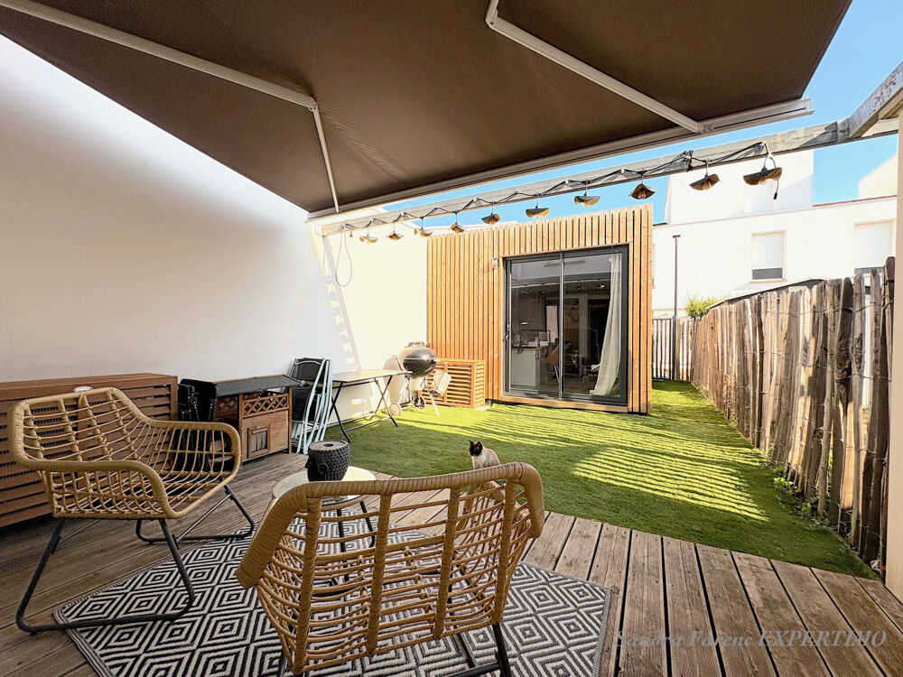 Maison de 85m2 avec dépendance de 15m2, jardin et deux places de parking.