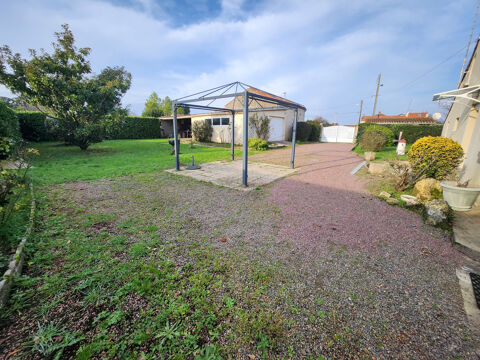   Maison en pierre deux chambres et grenier am�nageable. Maison - 3 pi�ce(s) - 83 m�