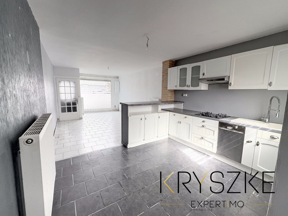 CARVIN Maison divisée en 2 appartements 94 m2 Garage et jardin
