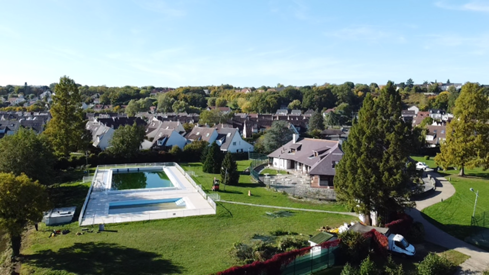 BREUILLET - MAISON FAMILIALE de type F6 - 120 M2 - JARDIN LAC & PISCINE