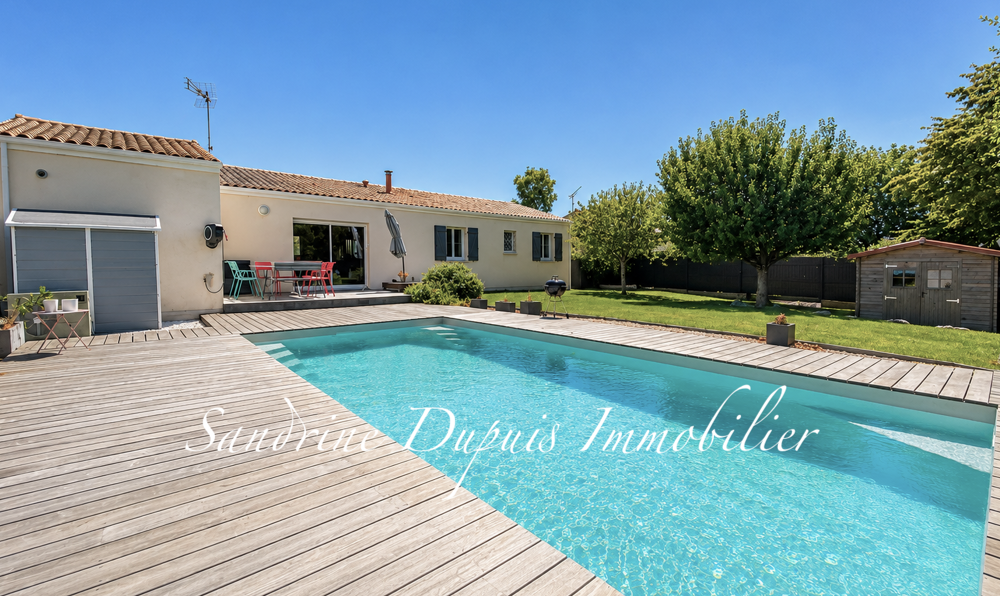 Vente Maison Plain-pied de 118 m2   4 chambres   Piscine chauffée Chermignac