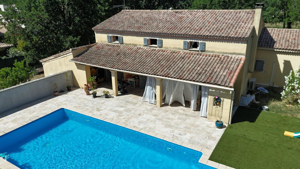 Maison 8 pièces 218 m² · à Uchaux · 218 m² · 443 000 €