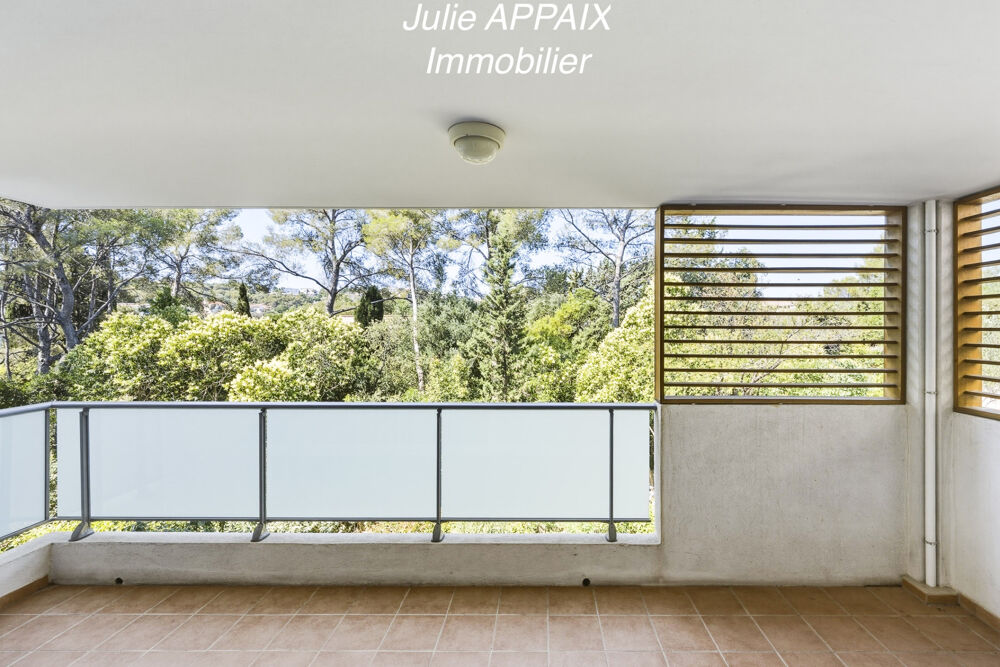 SAINT RAPHAEL - APPARTEMENT 5 PIECES AVEC TERRASSE, GARAGE, PLACE DE PARKING ET CAVE. PROFESSIONS LIBERALES AU