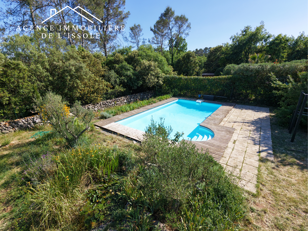 Maison 107m2, 1330m2 de terrain, piscine, deux chambres et un bureau, au calme