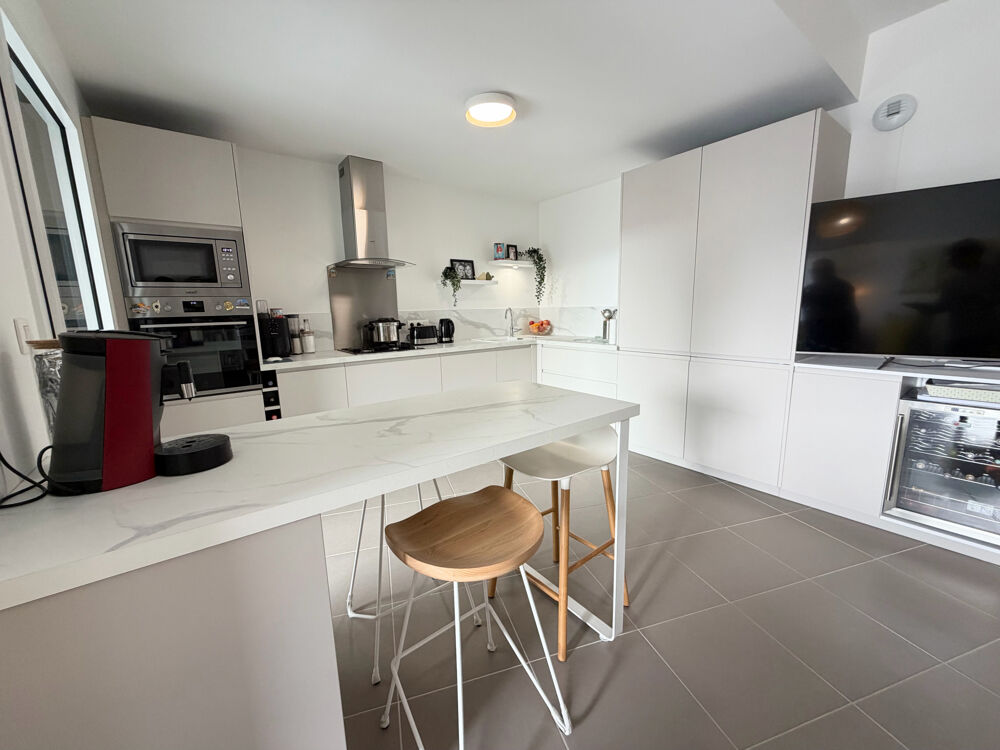 Superbe T4 de 99 m2 avec 2 terrasses, piscine intérieure chauffée, garage, parking