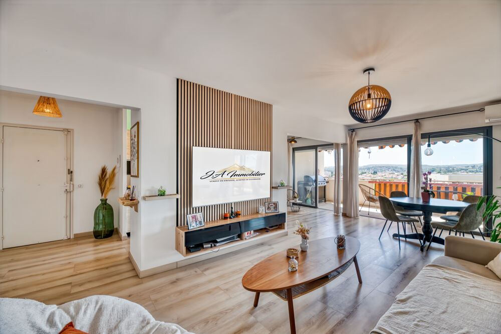 Cagnes-sur-Mer Val Fleuri  3 pièces rénové, dernier étage, vue mer, parking et cave