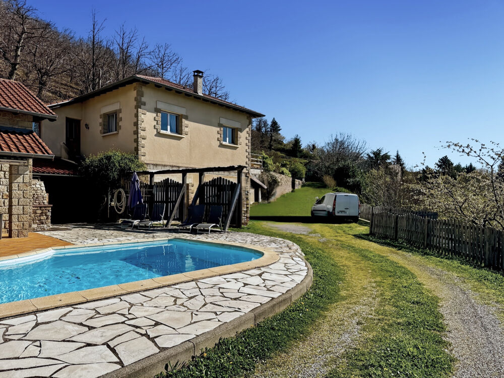 � vendre  Propri�t�/ch�teau Genestelle (07530)