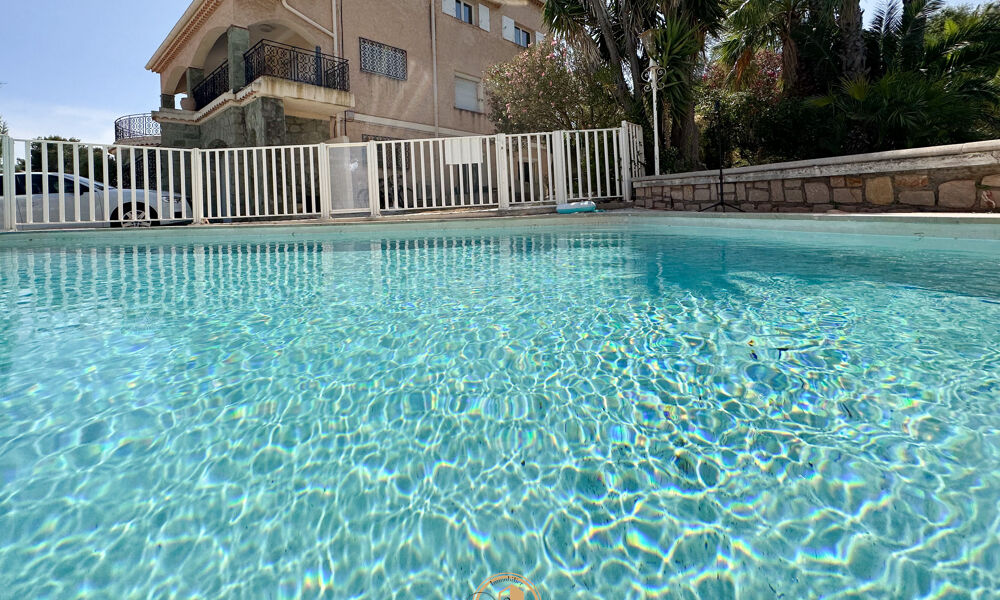 Vente Appartement exclusivit�, Appartement 2 pi�ces r�nov� et meubl� avec terrasse et piscine et parking priv�   Saint-Aygulf Frejus