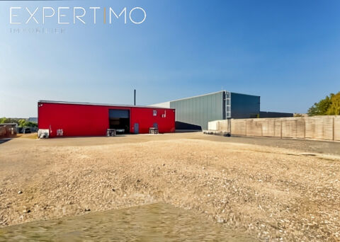   MURS COMMERCIAUX DE 465 m2 SUR VASTE TERRAIN DE 3 400 m2 AU COEUR D'UNE ZONE D'ACTIVITES 