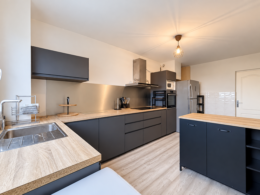 Location Appartement Vénissieux   Appartement T4 meublé de 87 m2   3 chambres, balcon et garages Venissieux
