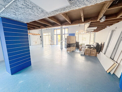   Local 200 m2    Idéal stockage ou stationnement 