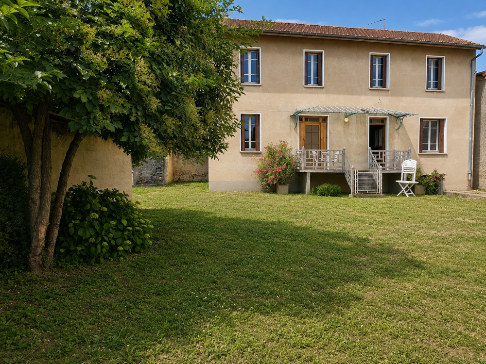 Vente Maison Maison de caractère de 130 m2 avec jardin, dépendance et fort potentiel d'aménagement Limony