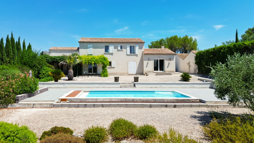 A vendre 3 km d'Uzès, spendide maison avec vue panoramique.