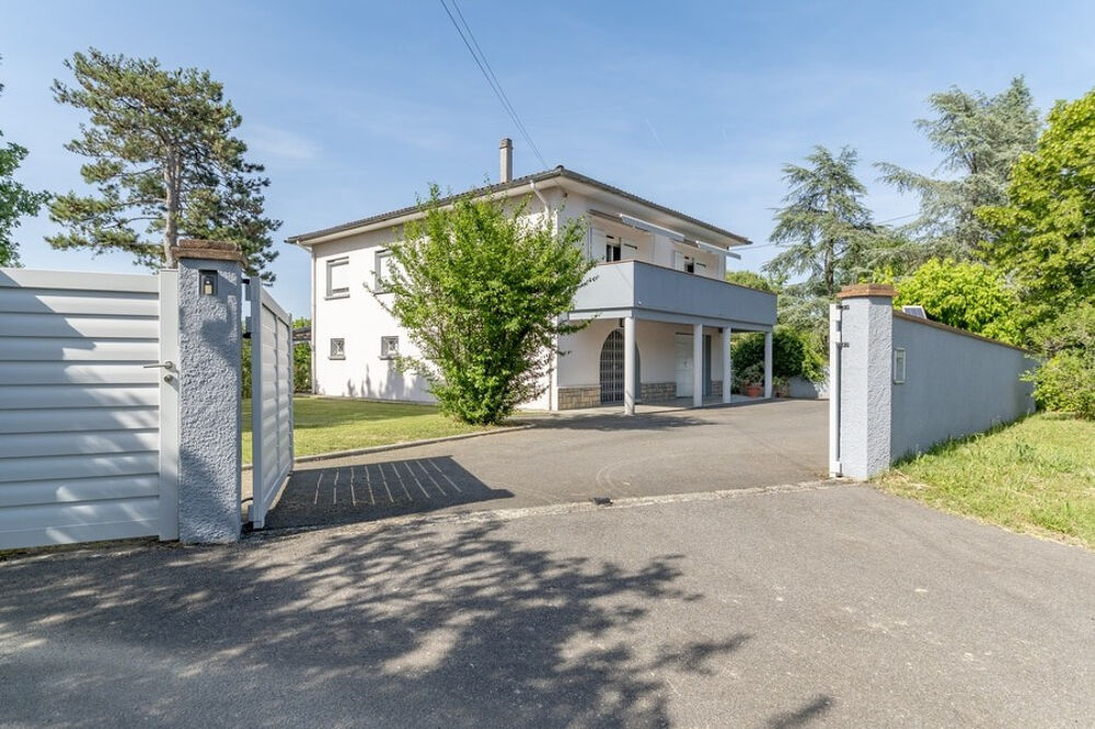 Vente Maison MONTAUBAN - Maison T4 de 110 m2 sur sous-sol complet sur terrain de 3 714 m2 avec piscine. Montauban