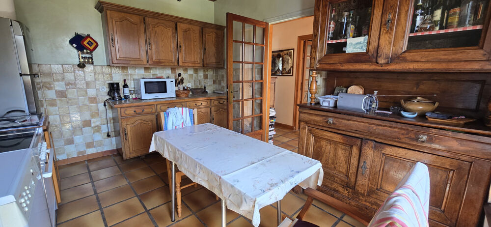 Maison de 122 m2 avec véranda, sous-sol et deux cheminées ouvertes LANRIVAIN (22480)