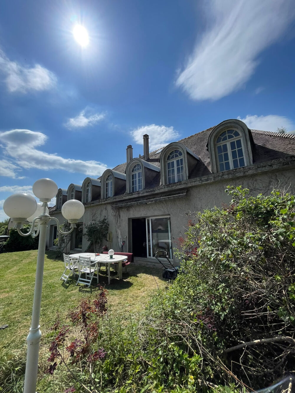 Vente Maison Roissy en Brie - Maison de 12 pièces dont 9 chambres de 367 m2 sur un terrain de 1550 m2 - Sous-sol total et c Roissy en brie