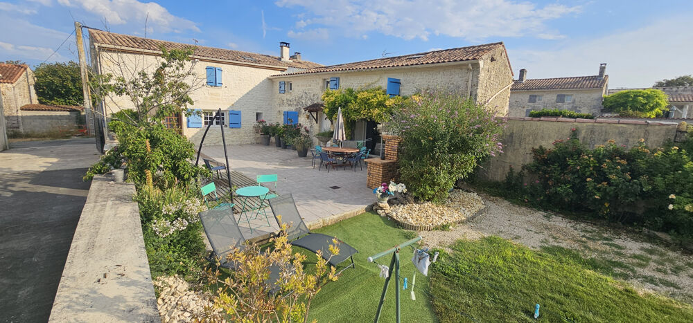 Authentique maison charentaise en pierre - 260 m2 avec gîte.
