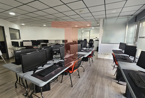 &Agrave; vendre   Local professionnel de 173 m2 avec 6 parkings privatifs Bergson/Cit&eacute; du design 210000 42000 St etienne