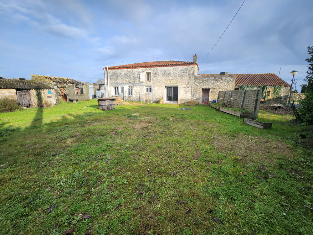 Maison en pierre avec dépendances et fort potentiel