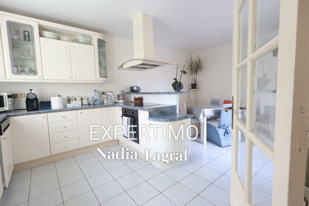 Maison familiale avec sous-sol aménagé et garage