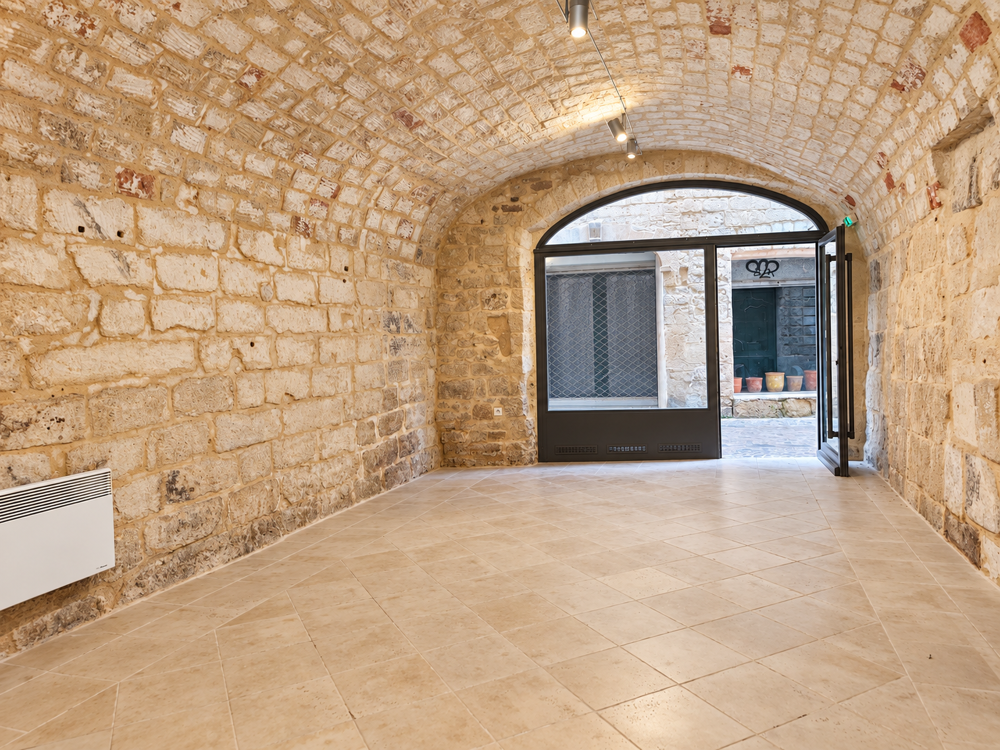   Local coeur de ville possibilité logement Sommieres