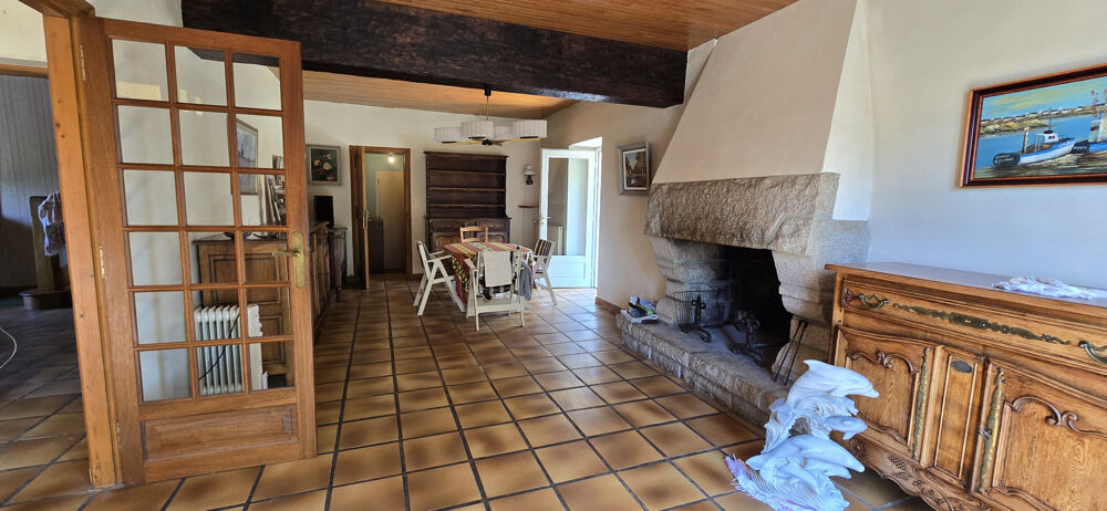 Maison de 122 m2 avec véranda, sous-sol et deux cheminées ouvertes LANRIVAIN (22480)