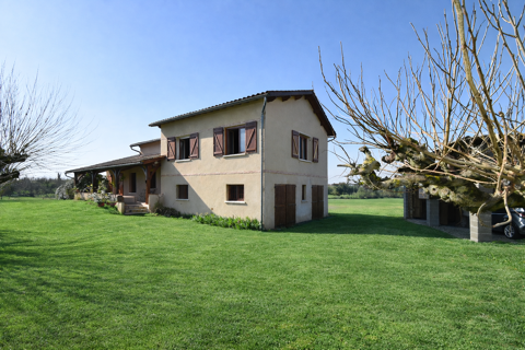   Maison traditionnelle 170 m2 avec piscine   4 chambres   Terrain 3 600 m2   Campagne de Montricoux Maison - 6 pi�ce(s) - 174 m�