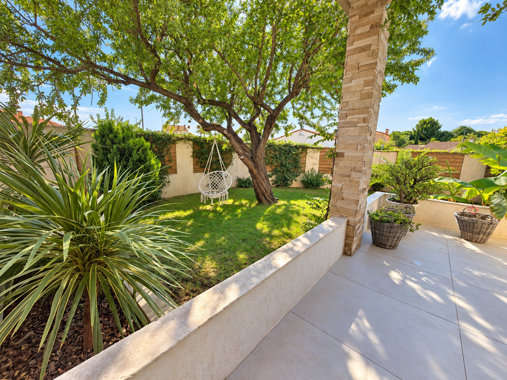 Vente Maison Villa 3 facesT4, R+1, de 117 m2 habitables avec Piscine et Garage St laurent de la salanque