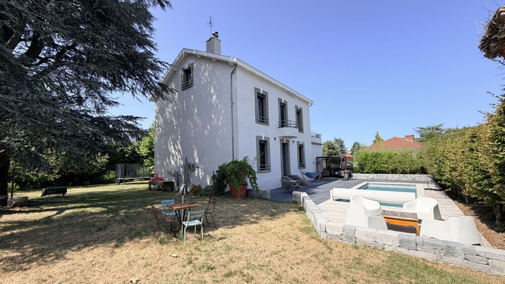 A vendre maison familiale de 195m2 habitables avec piscine sur 1200m2 de terrain