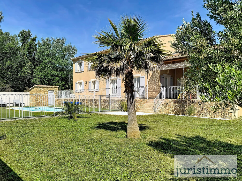 Villa contemporaine - 4 chambres, garages, jardin et piscine