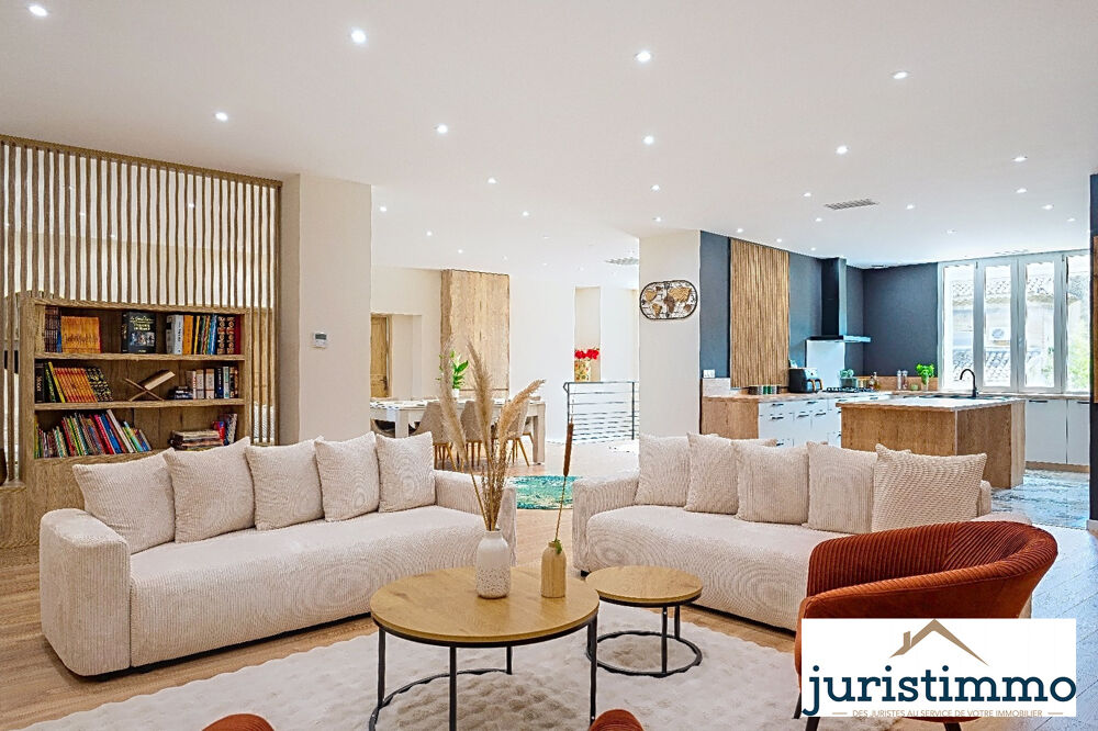Immeuble de charme unique et exceptionnel au coeur d'Orange , entièrement rénové avec jardin.