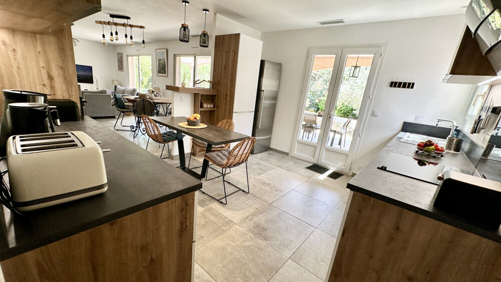 Vente Maison Villa de plain-pied rénovée avec piscine, jardin de 1 200 m2    Proche Sommières Aubais
