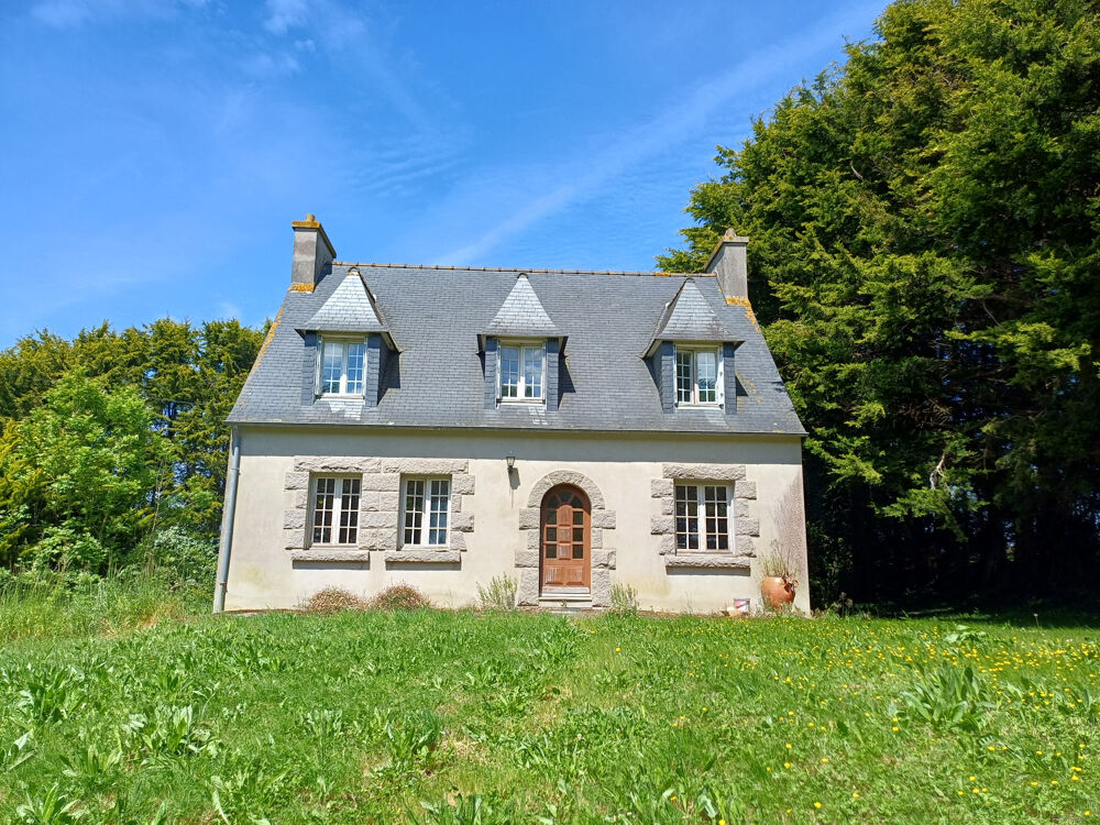 Plougasnou, proximité bourg, maison 4 chambres, bureau, sous sol total, sur 2500 m2 de terrain.