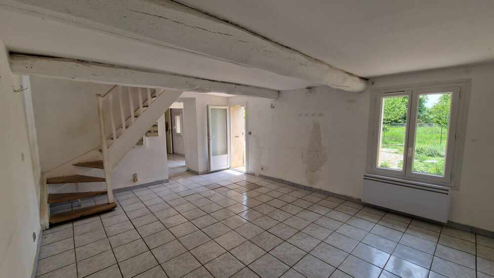 Bastide en pierre, 3 pièces 2 chambres avec jardin, à deux pas du centre de Lorgues...