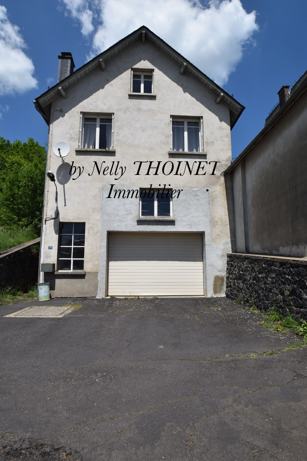 Vente Maison Dépt. EGLISENEUVE D'ENTRAIGUES, MAISON , 6 pièces, 93 m2, terrasse, terrain et grand garage. Egliseneuve d entraigues