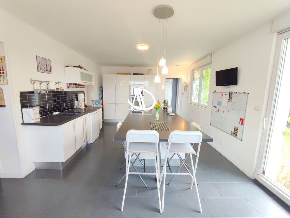 MAISON INDIVIDUELLE 4 CHAMBRES+BUREAU JARDIN TERRASSE SOUS SOL